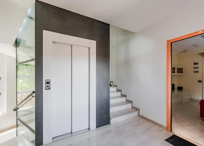 Guesthost - Proffiano District Roomy Flat 公寓