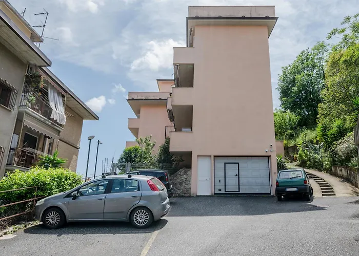 Guesthost - Proffiano District Roomy Flat 斯培西亚