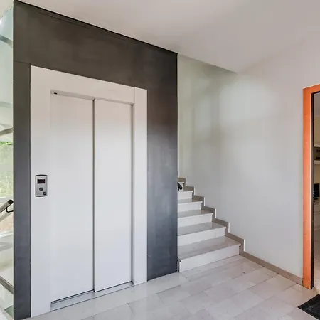 Proffiano District Roomy Flat شقة