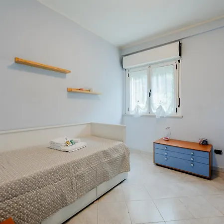 Proffiano District Roomy Flat Apartamento