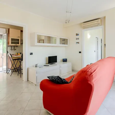 Guesthost - Proffiano District Roomy Flat * Специя