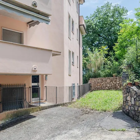 Апартаменты Guesthost - Proffiano District Roomy Flat Специя