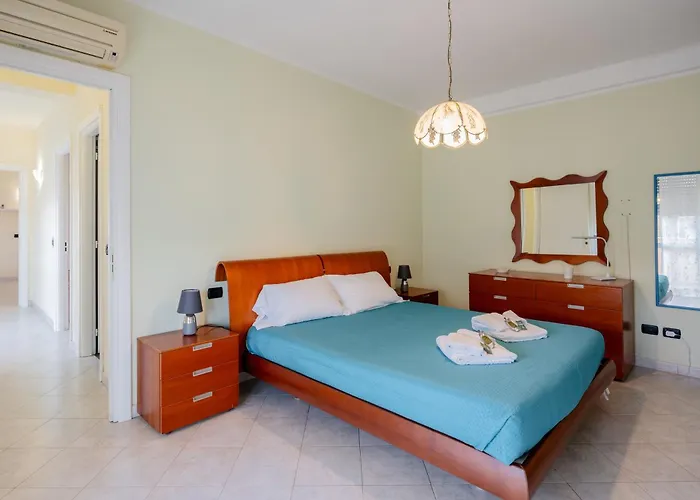 Guesthost - Proffiano District Roomy Flat Апартаменты *