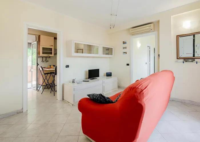 Guesthost - Proffiano District Roomy Flat * Специя