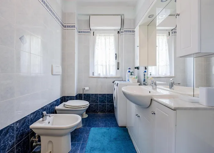 Апартаменты Guesthost - Proffiano District Roomy Flat Специя