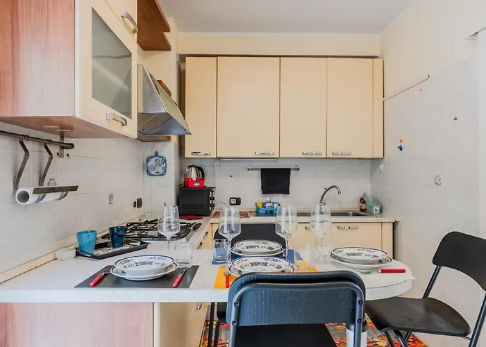 Апартаменты Guesthost - Proffiano District Roomy Flat Специя