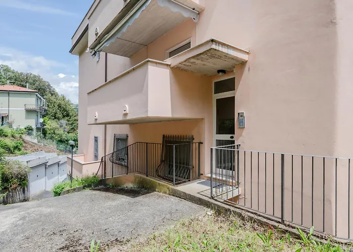 Guesthost - Proffiano District Roomy Flat * Специя